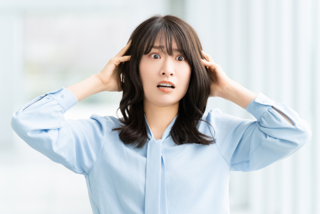 不満そうな女性