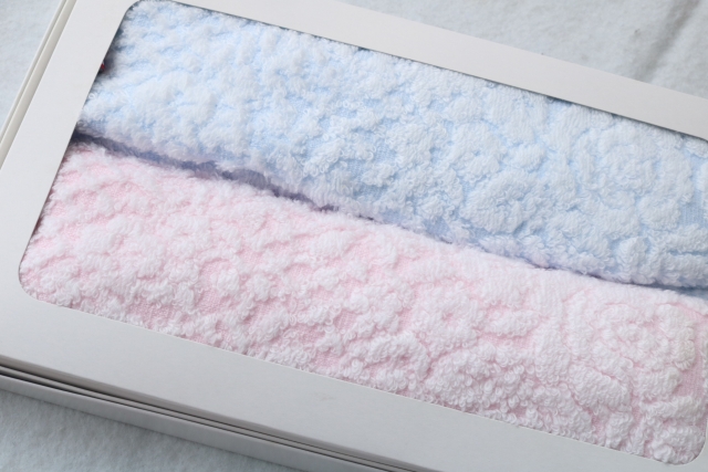 箱入りの新品タオル