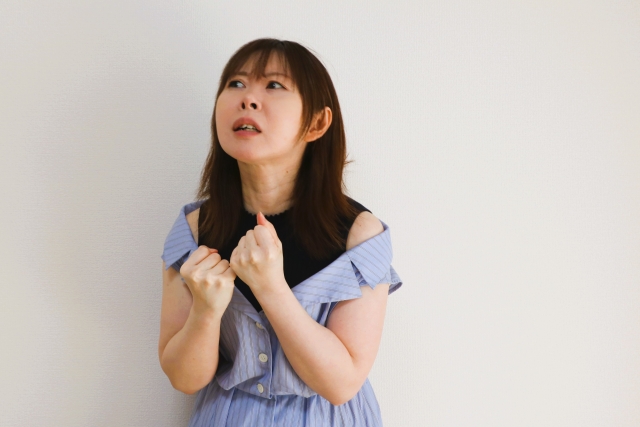 鼻息荒い不満顔の主婦