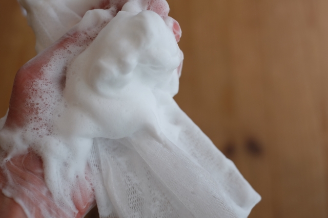 泡立ったボディタオル